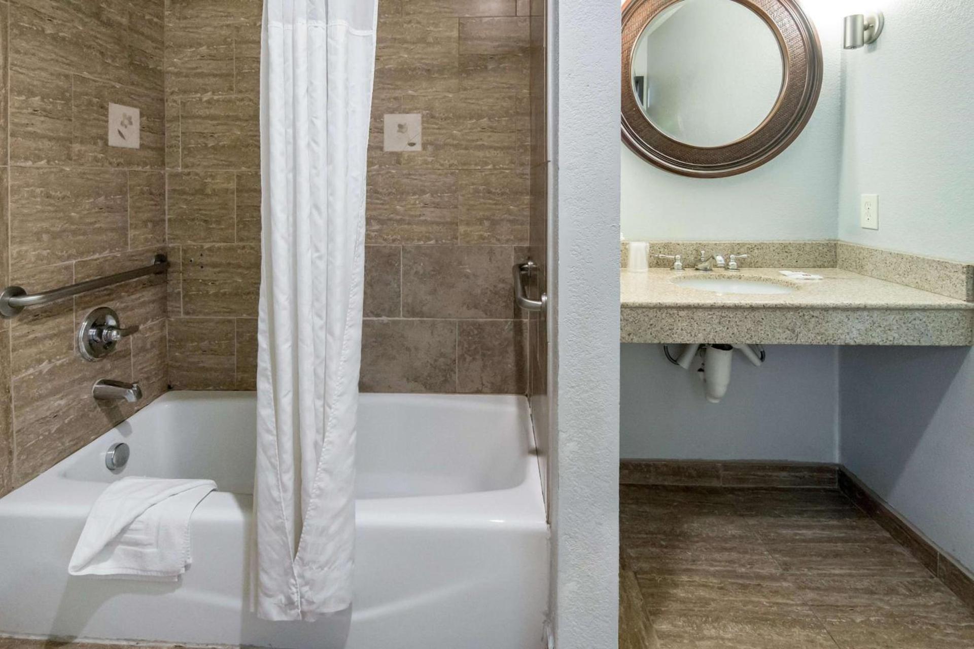 Baymont by Wyndham Mineral Wells photo 20