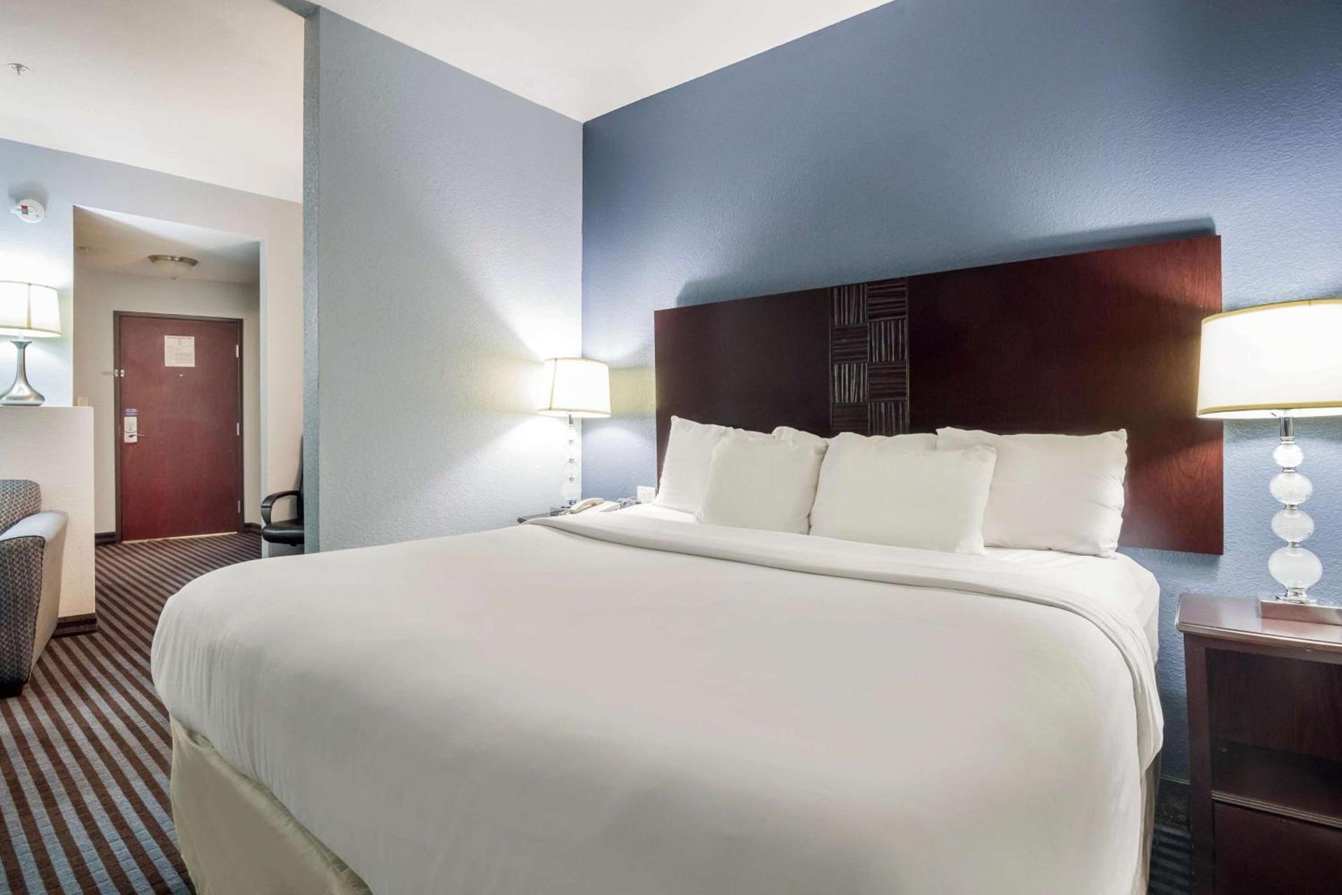 Baymont by Wyndham Mineral Wells photo 6