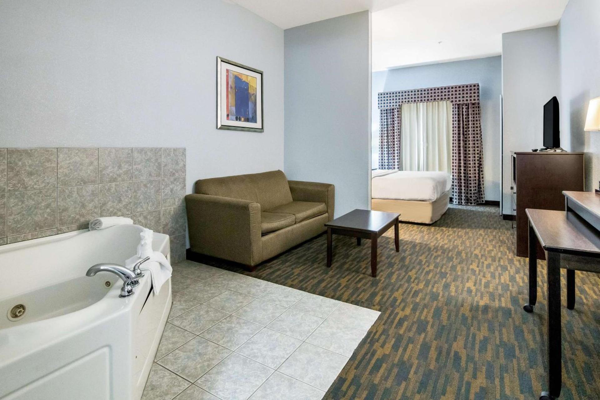 Baymont by Wyndham Mineral Wells photo 15