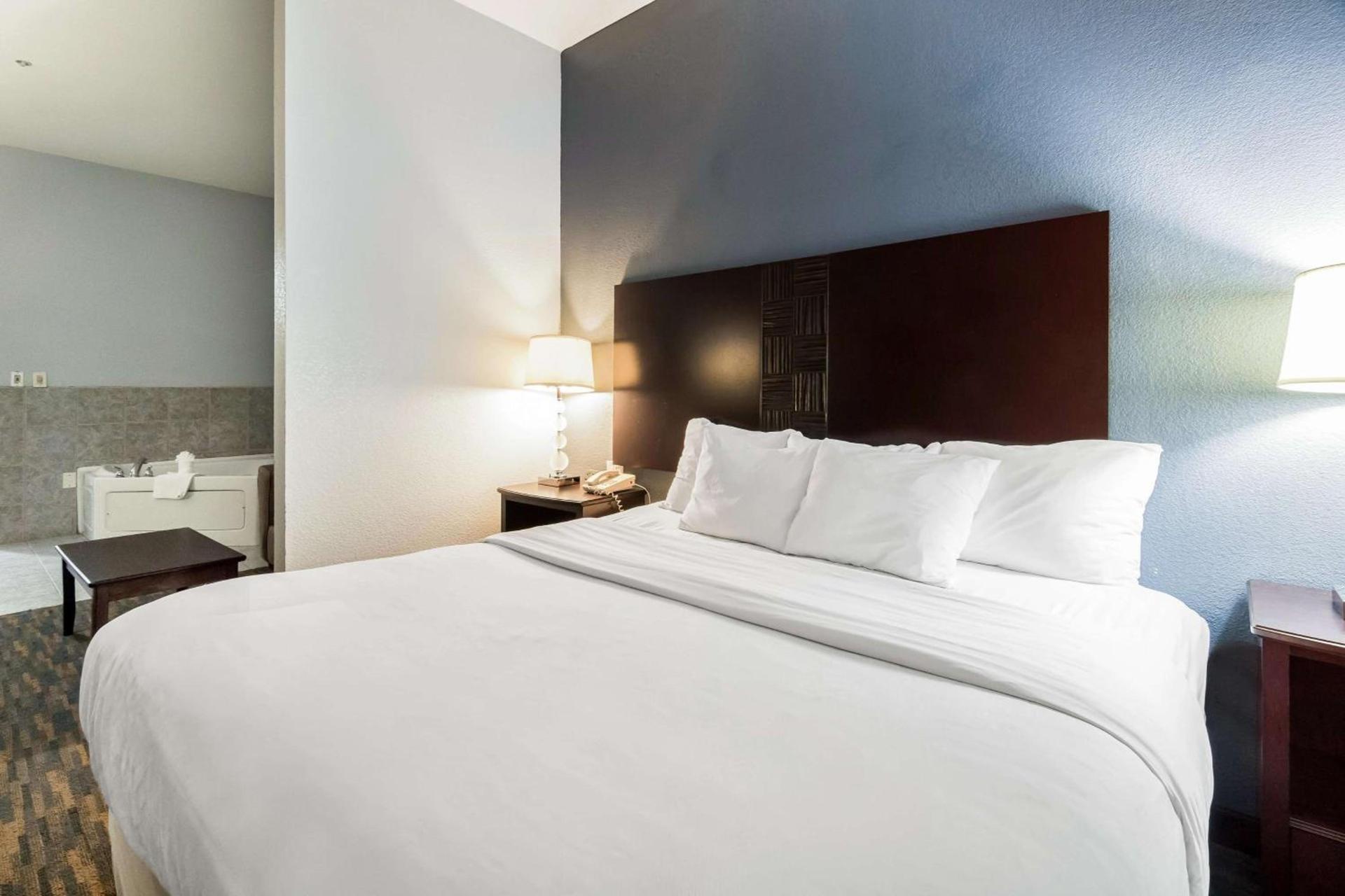 Baymont by Wyndham Mineral Wells photo 14