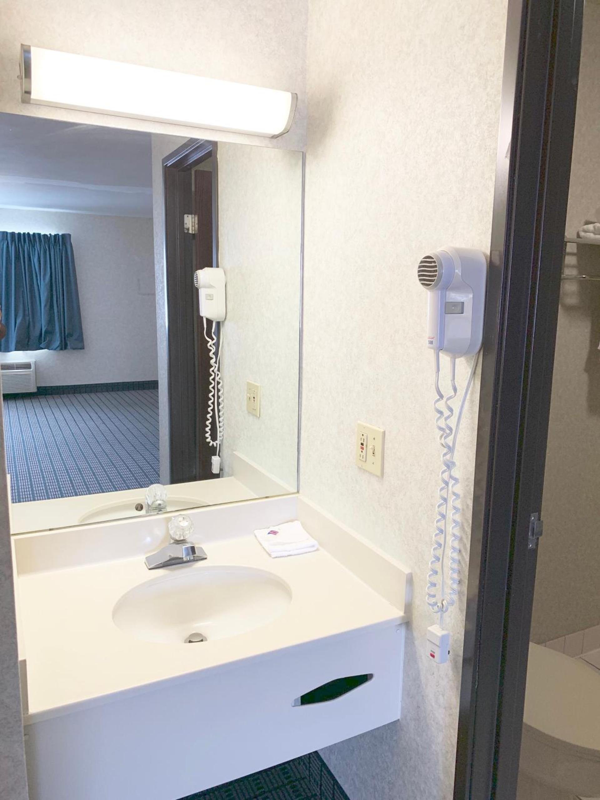 Motel 6 McGraw, NY - Cortland photo 28