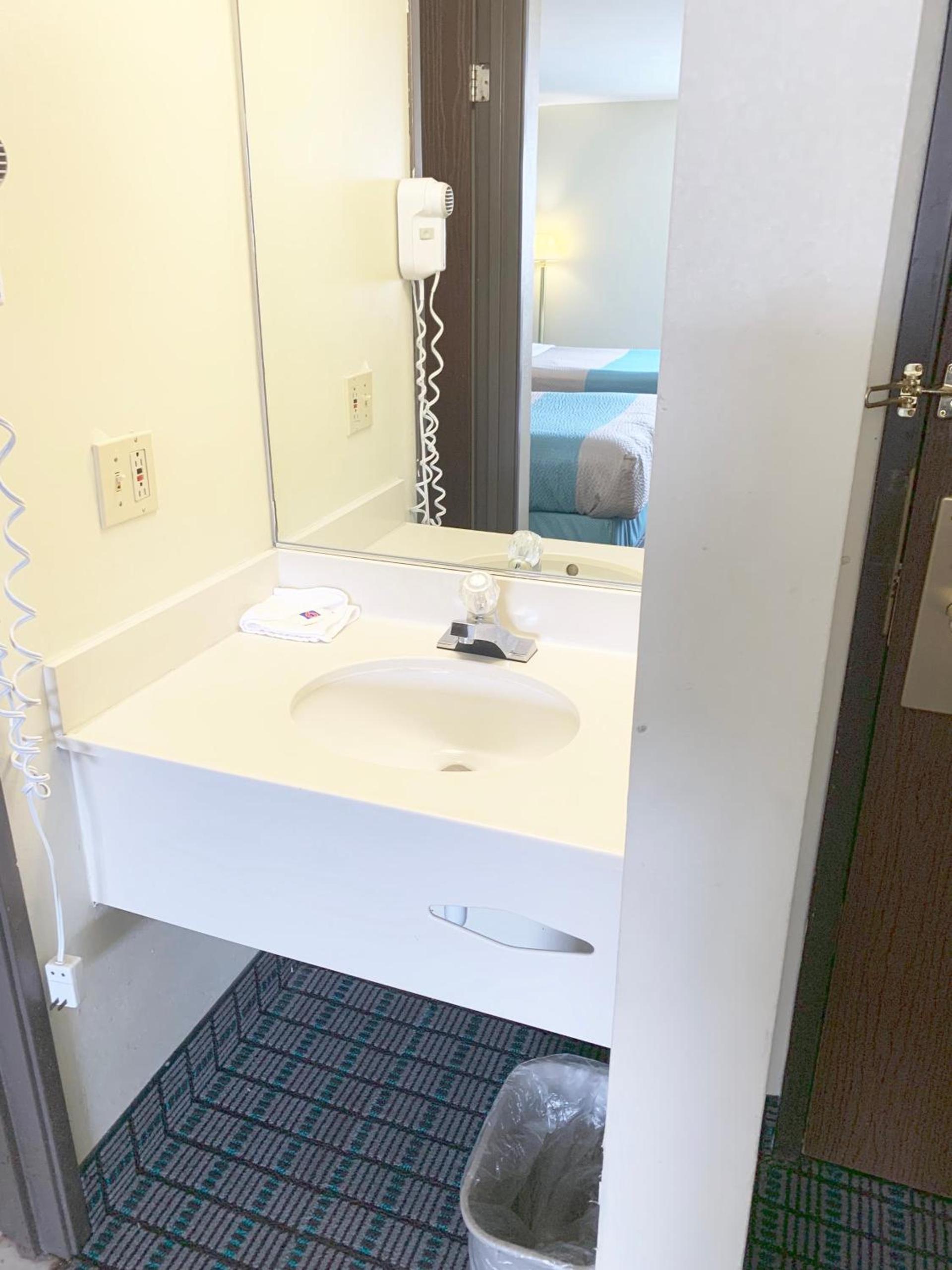 Motel 6 McGraw, NY - Cortland photo 24