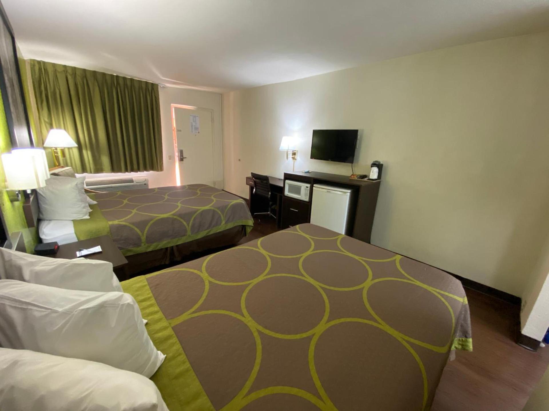 Super 8 by Wyndham El Paso Airport photo 37