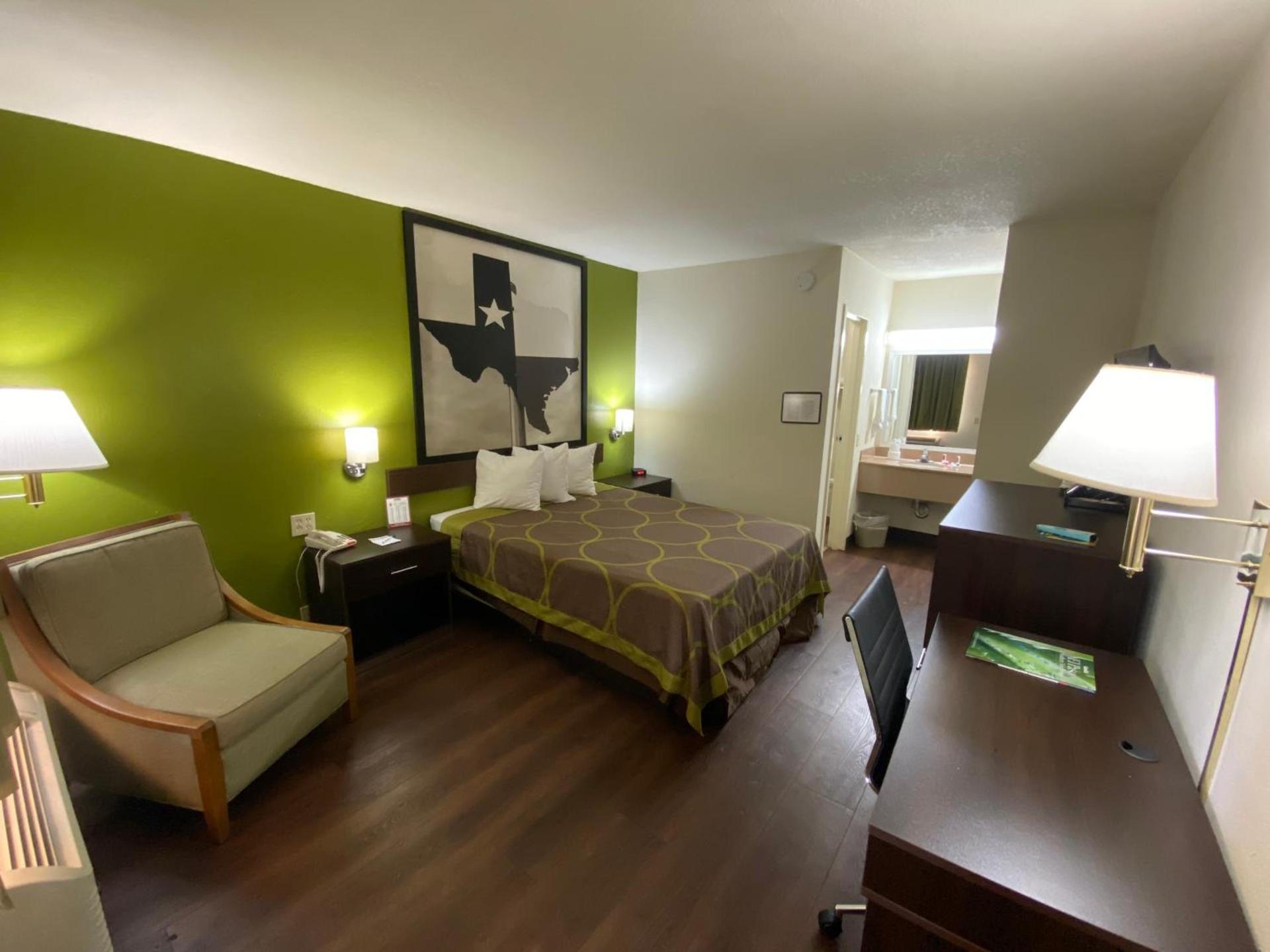 Super 8 by Wyndham El Paso Airport photo 36
