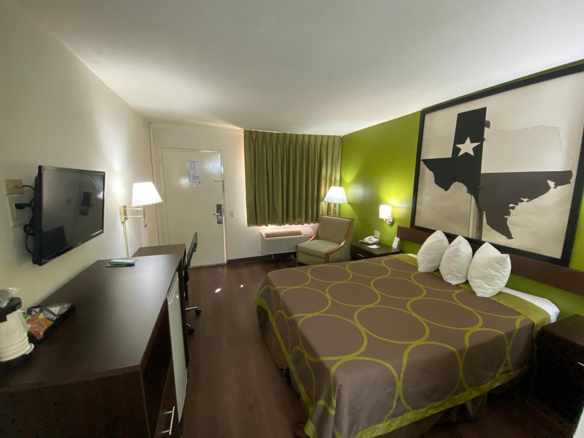 Super 8 by Wyndham El Paso Airport photo 32