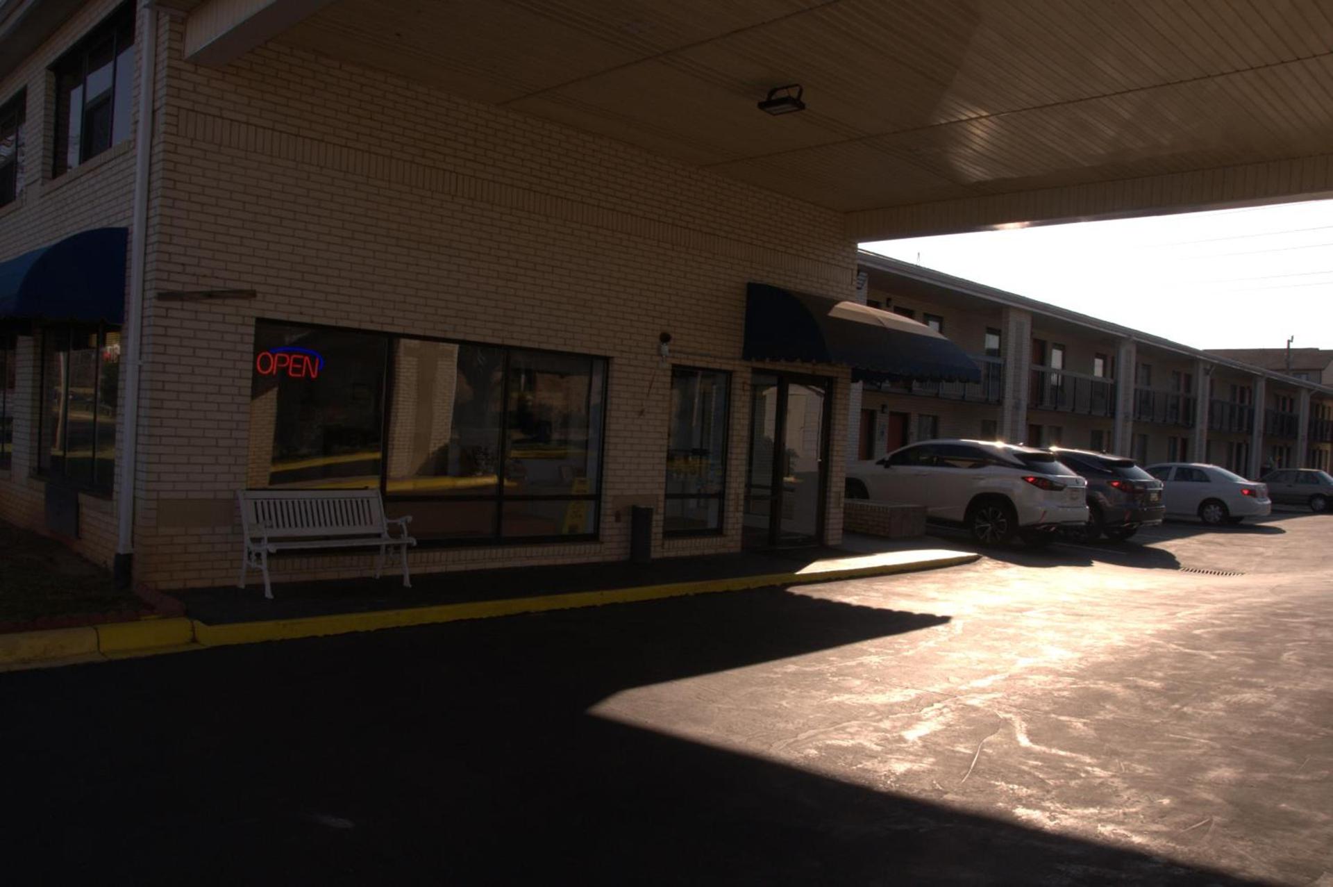 Bestway Inn photo 26