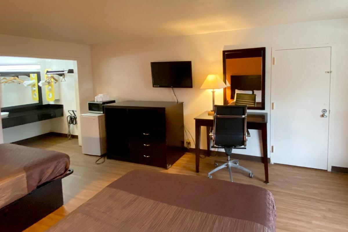 Landmark Hotel photo 24