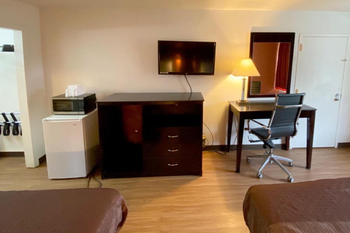 Landmark Hotel photo 22