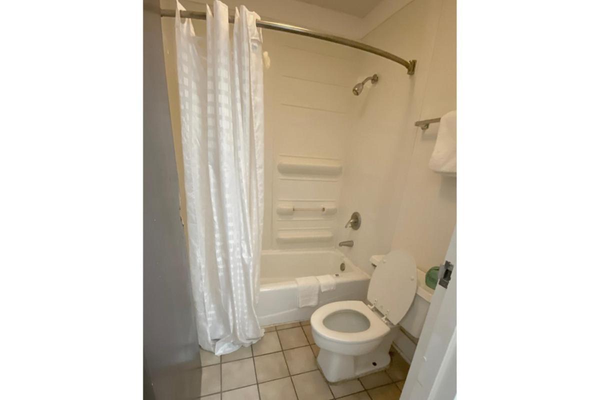 Landmark Hotel photo 27