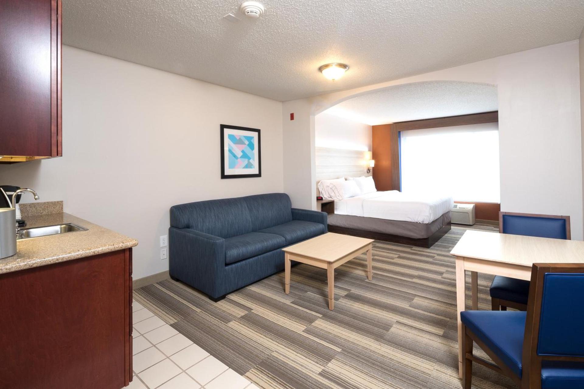Holiday Inn Express Hotel & Suites Detroit-Utica by IHG photo 35
