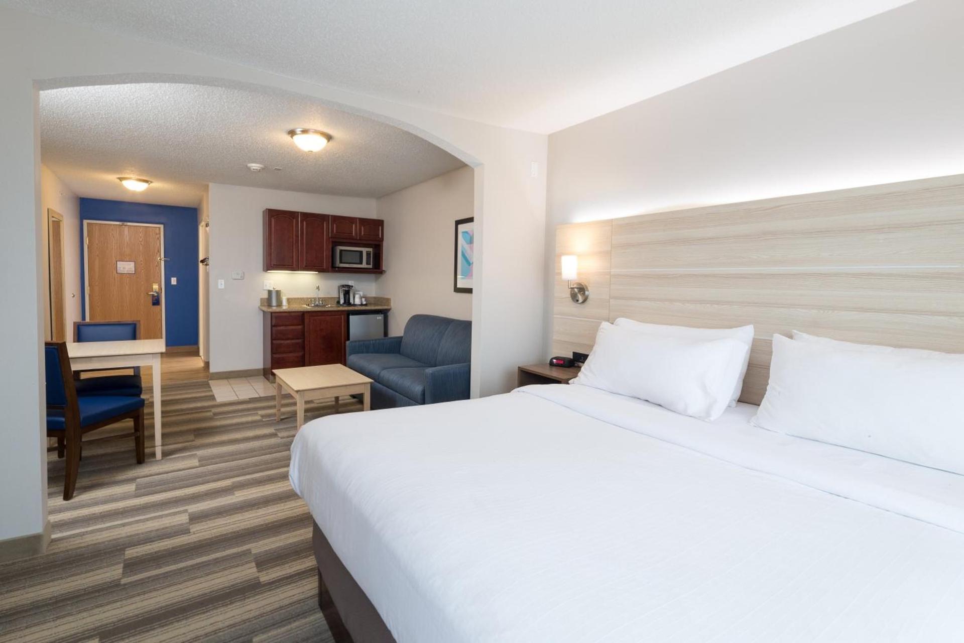 Holiday Inn Express Hotel & Suites Detroit-Utica by IHG photo 36