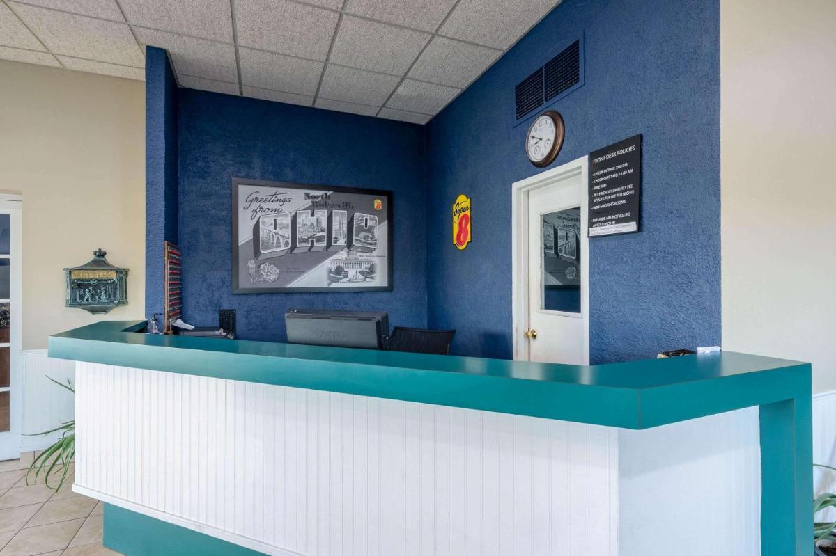Super 8 by Wyndham Cleveland photo 5