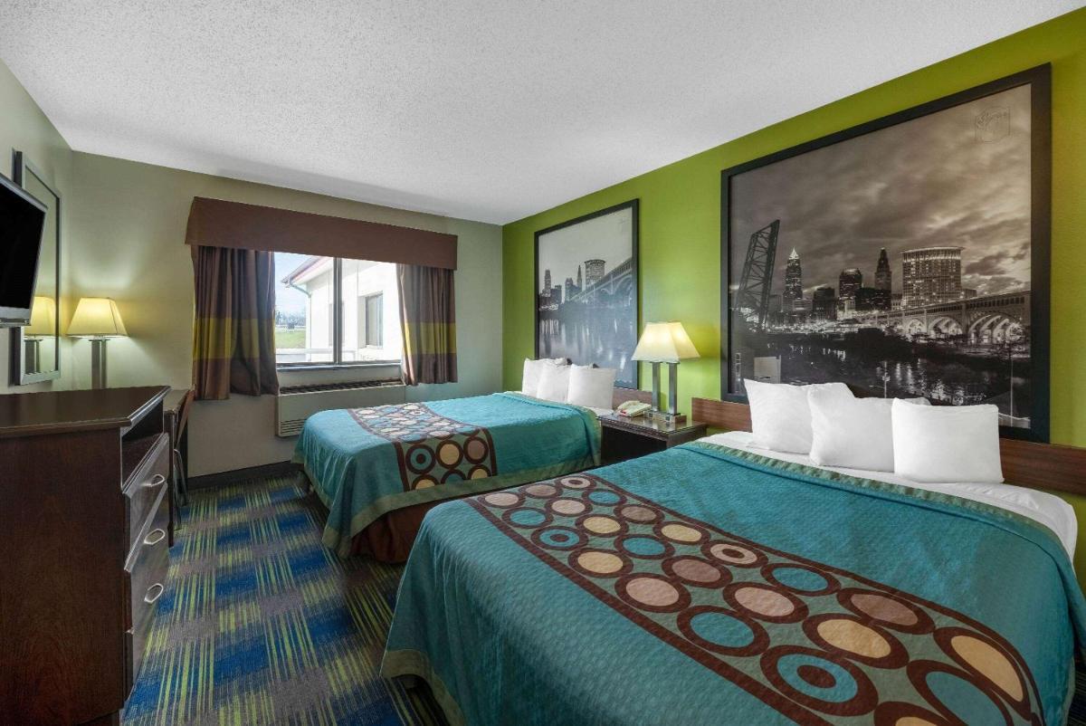 Super 8 by Wyndham Cleveland photo 14