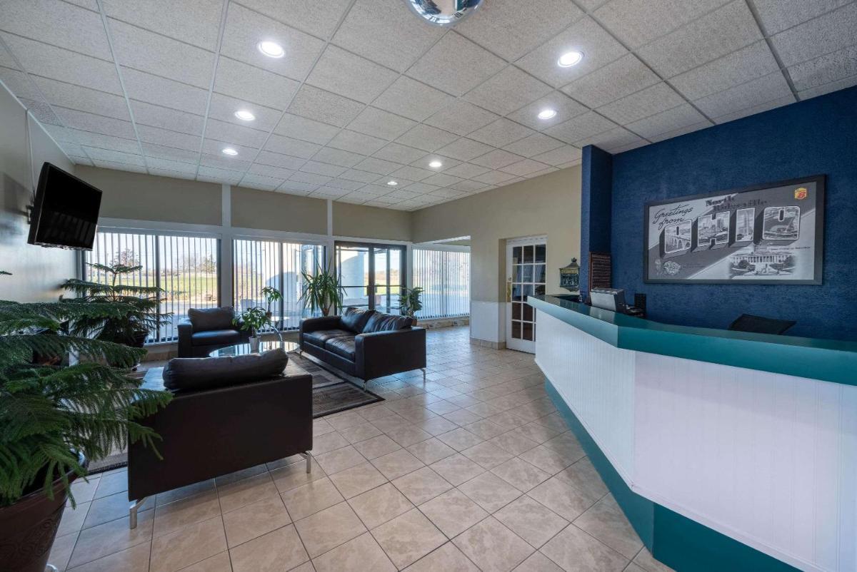 Super 8 by Wyndham Cleveland photo 22