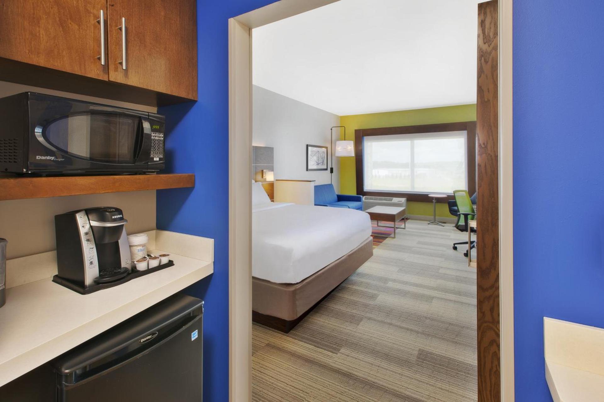 Holiday Inn Express and Suites South Hill by IHG photo 27