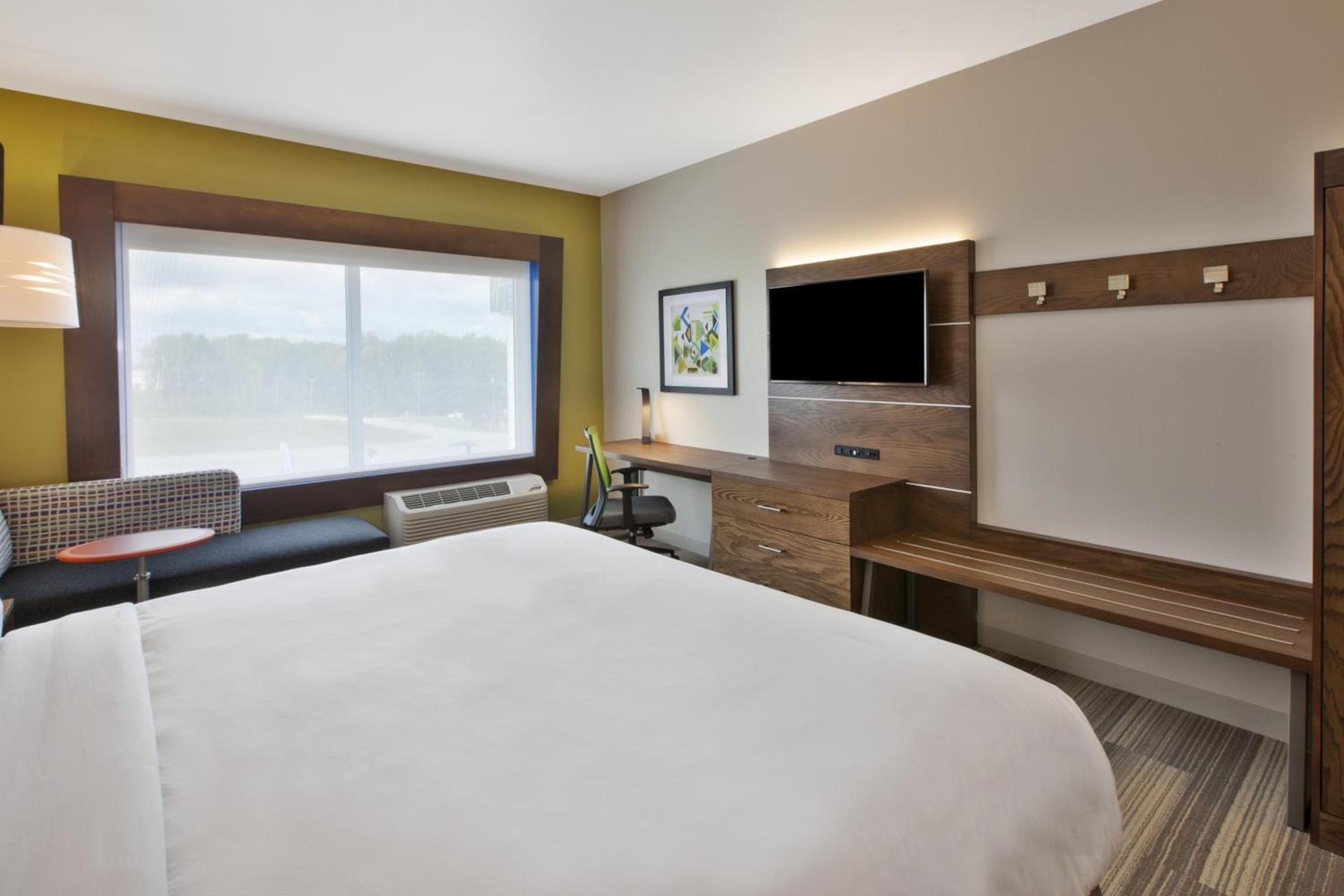 Holiday Inn Express and Suites South Hill by IHG photo 33