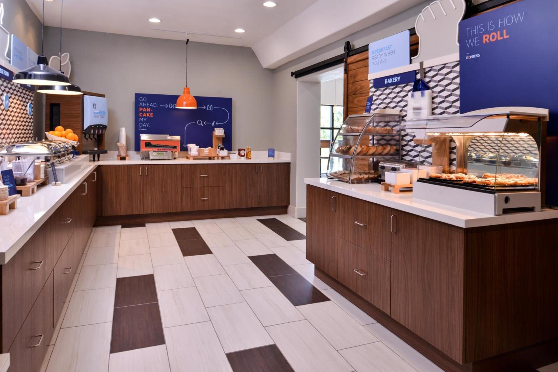 Holiday Inn Express Hotel & Suites Elgin by IHG photo 39