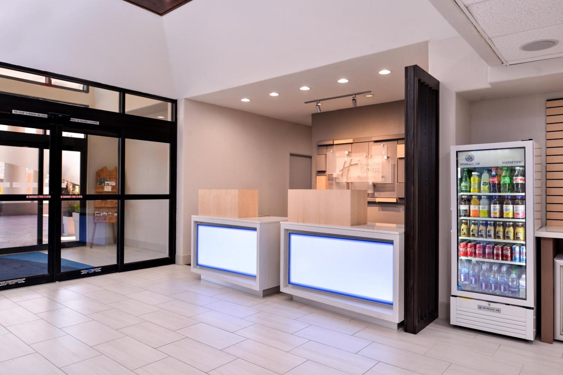 Holiday Inn Express Hotel & Suites Elgin by IHG photo 21