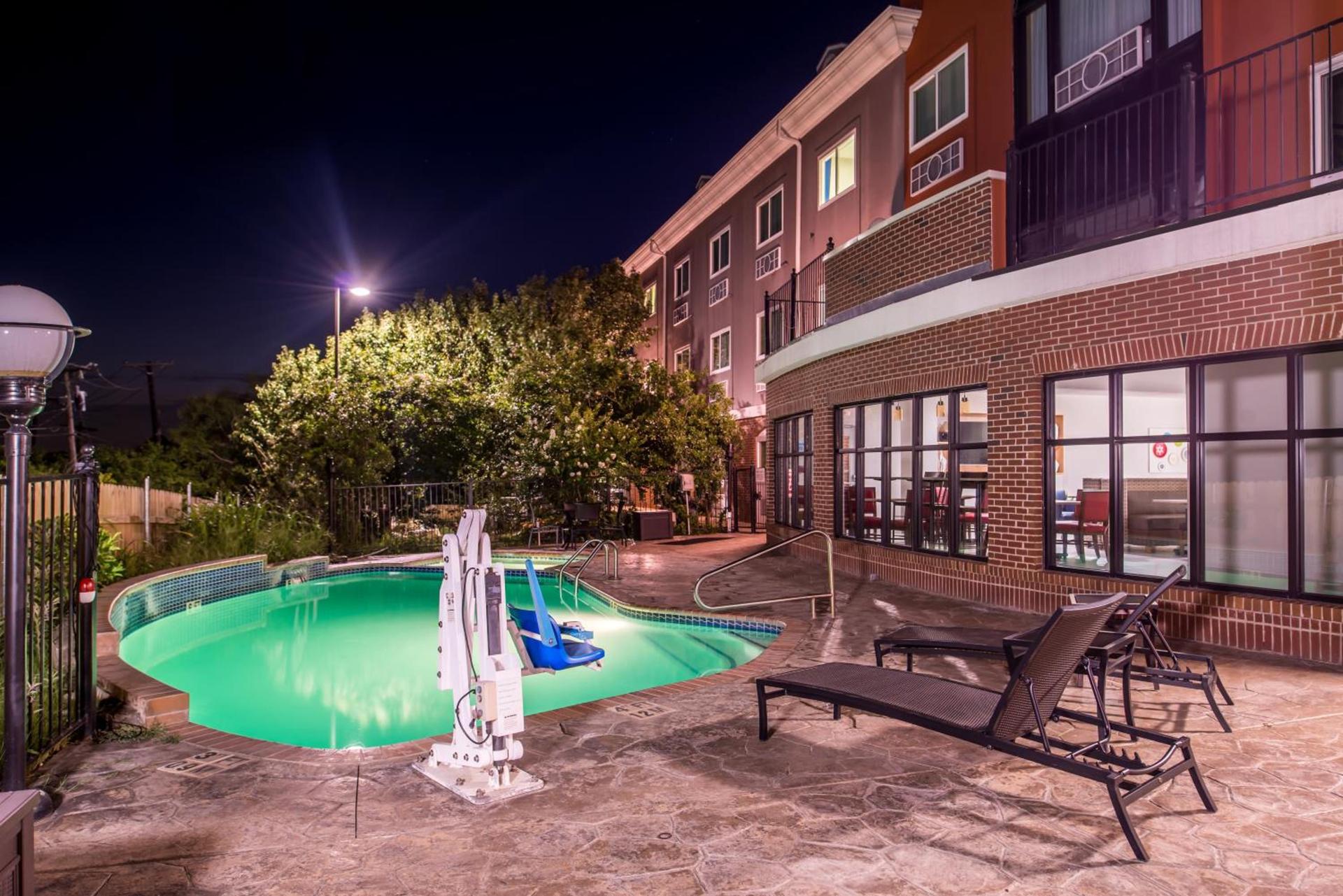 Holiday Inn Express Hotel & Suites Elgin by IHG photo 37