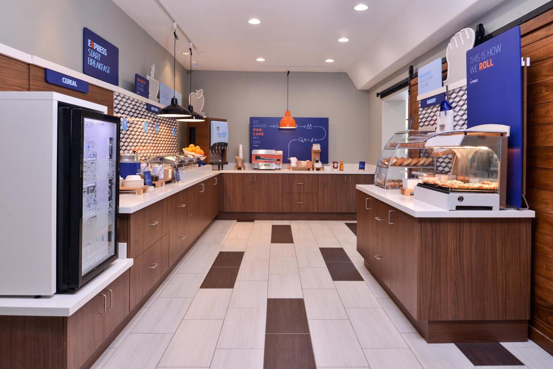 Holiday Inn Express Hotel & Suites Elgin by IHG photo 47