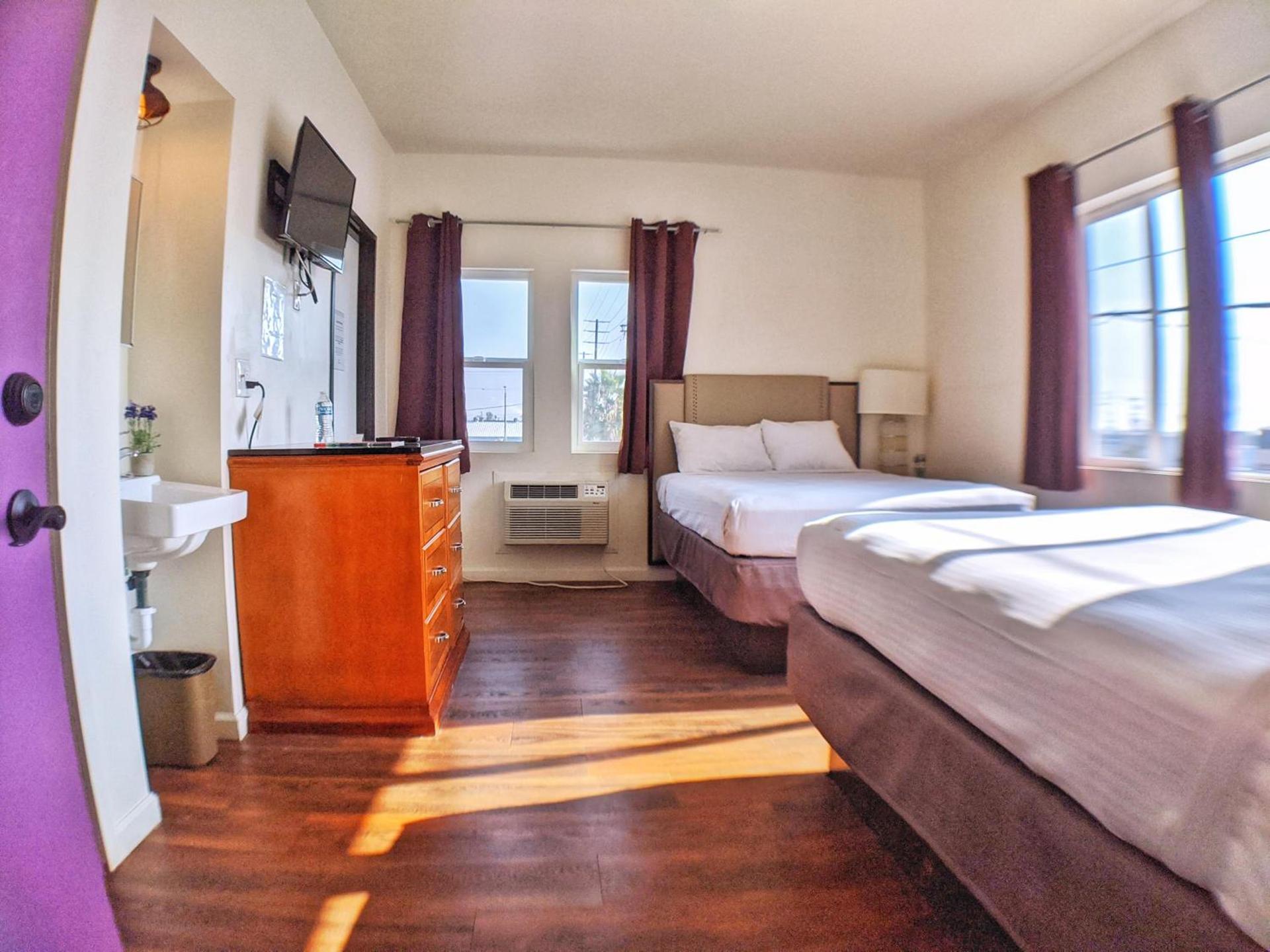 Anchor Pointe Inn photo 38