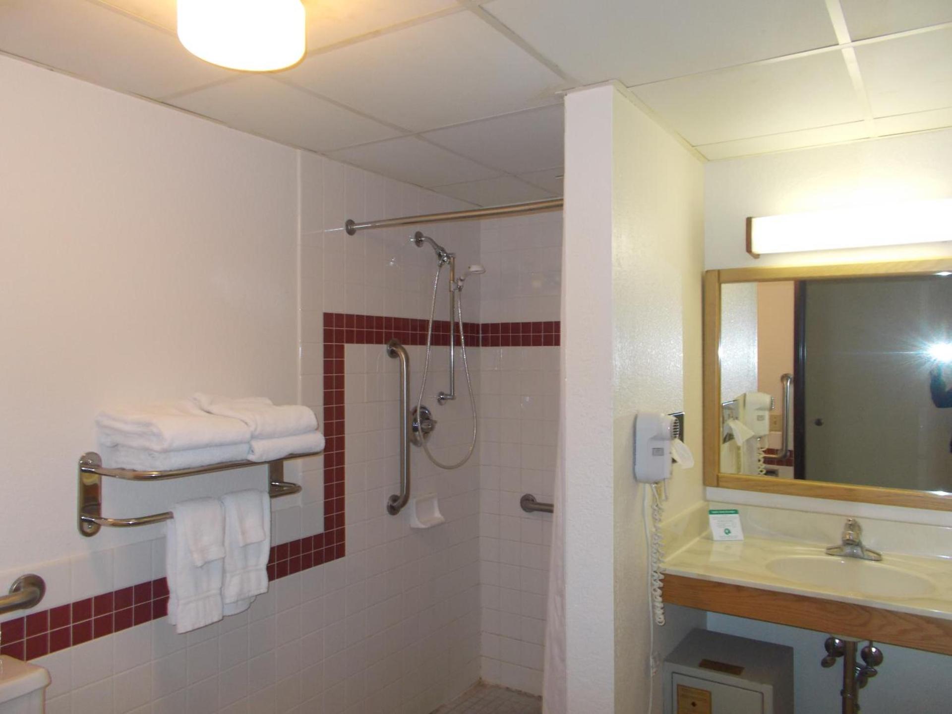 Boarders Inn and Suites by Cobblestone Hotels - Ripon photo 32