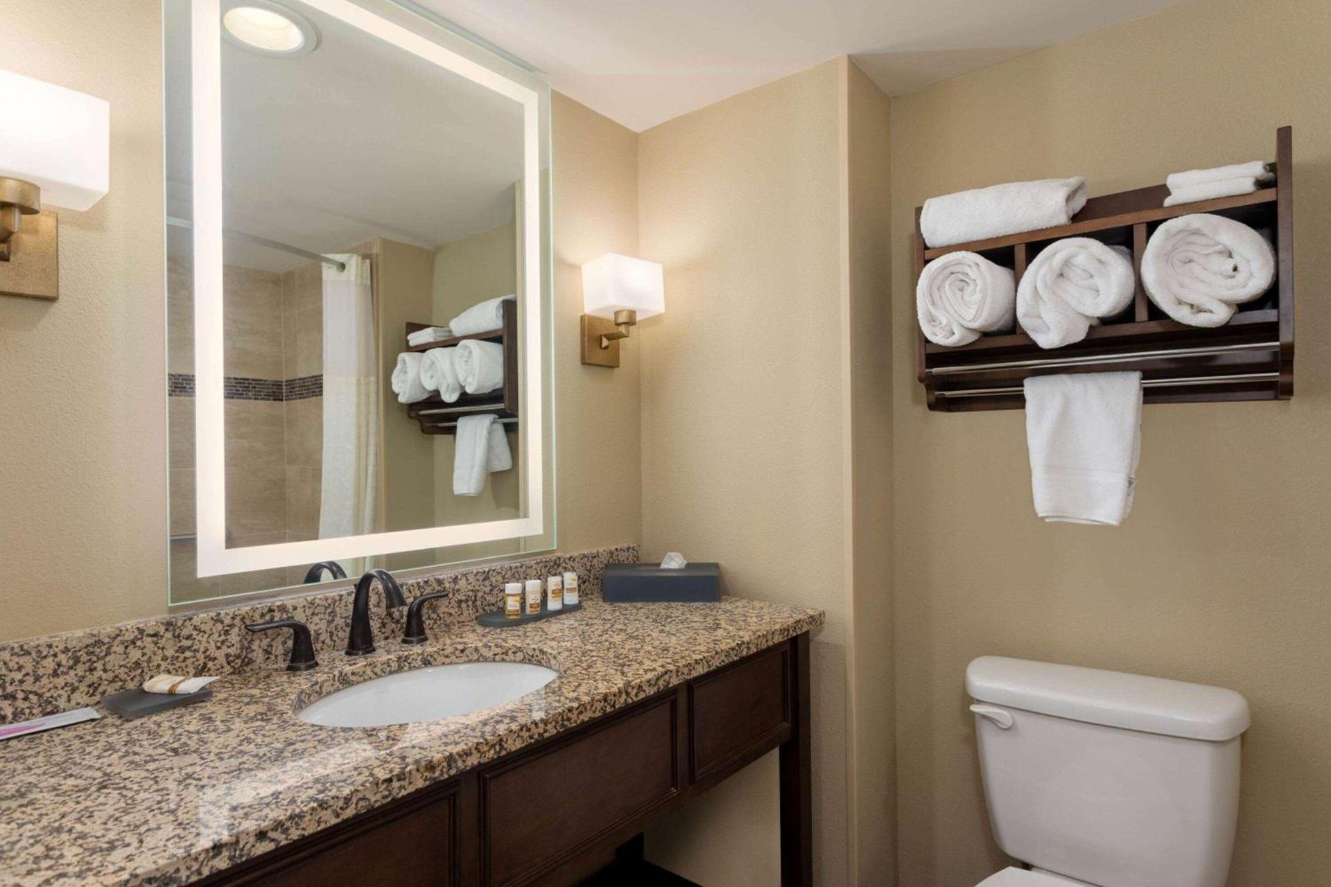 La Quinta by Wyndham Pigeon Forge photo 44