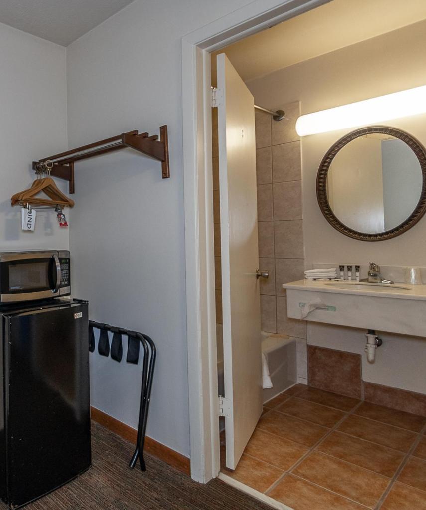 Americas Best Value Inn Ashtabula/Austinburg photo 15