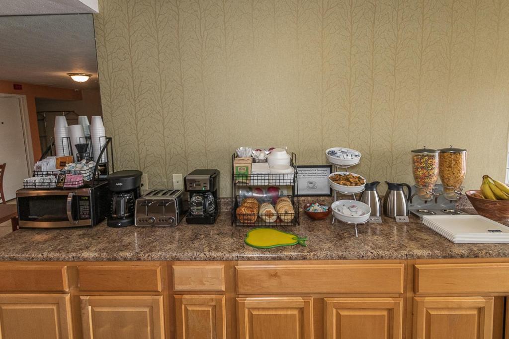 Americas Best Value Inn Ashtabula/Austinburg photo 2