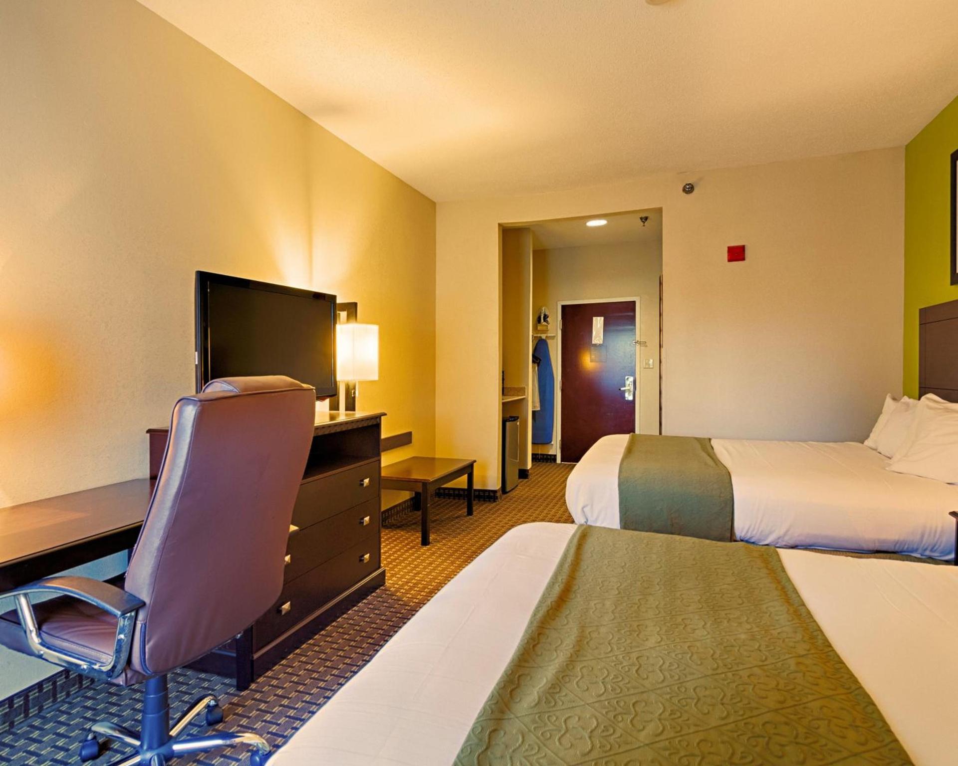 Quality Inn & Suites Quantico photo 43