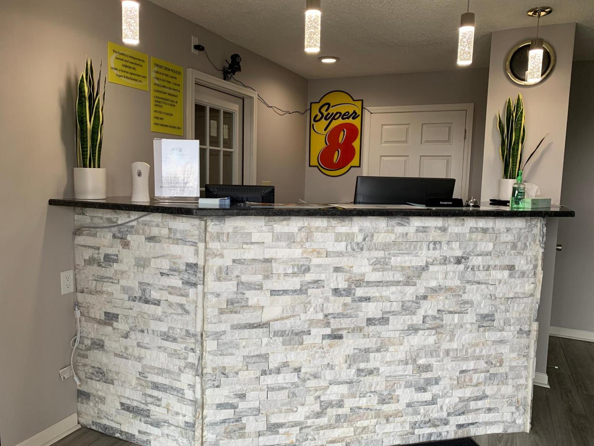 Super 8 by Wyndham Brownsburg photo 17