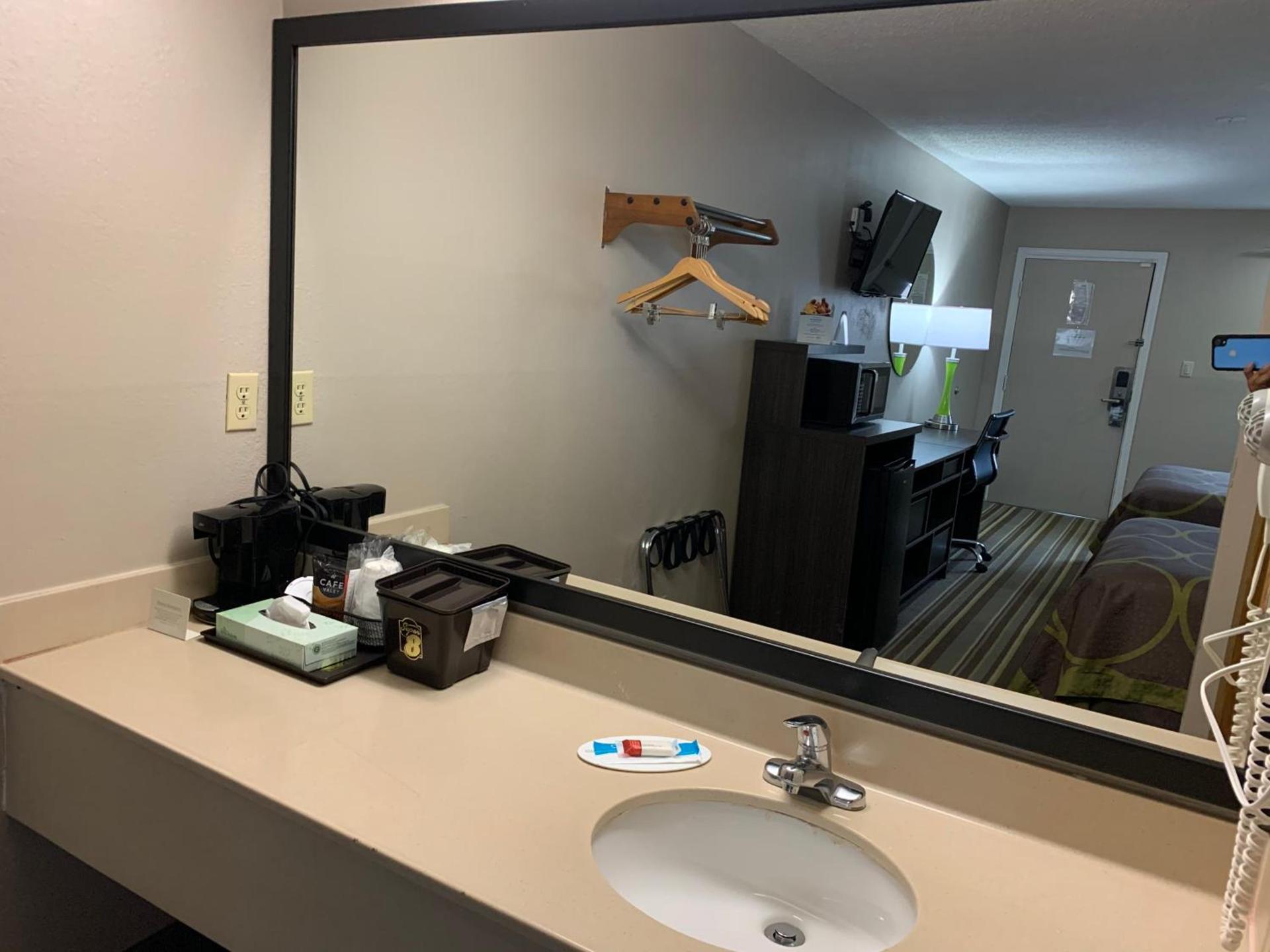 Super 8 by Wyndham Brownsburg photo 4