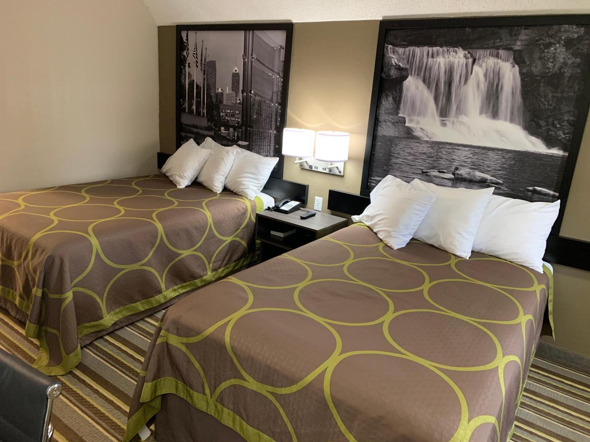 Super 8 by Wyndham Brownsburg photo 10