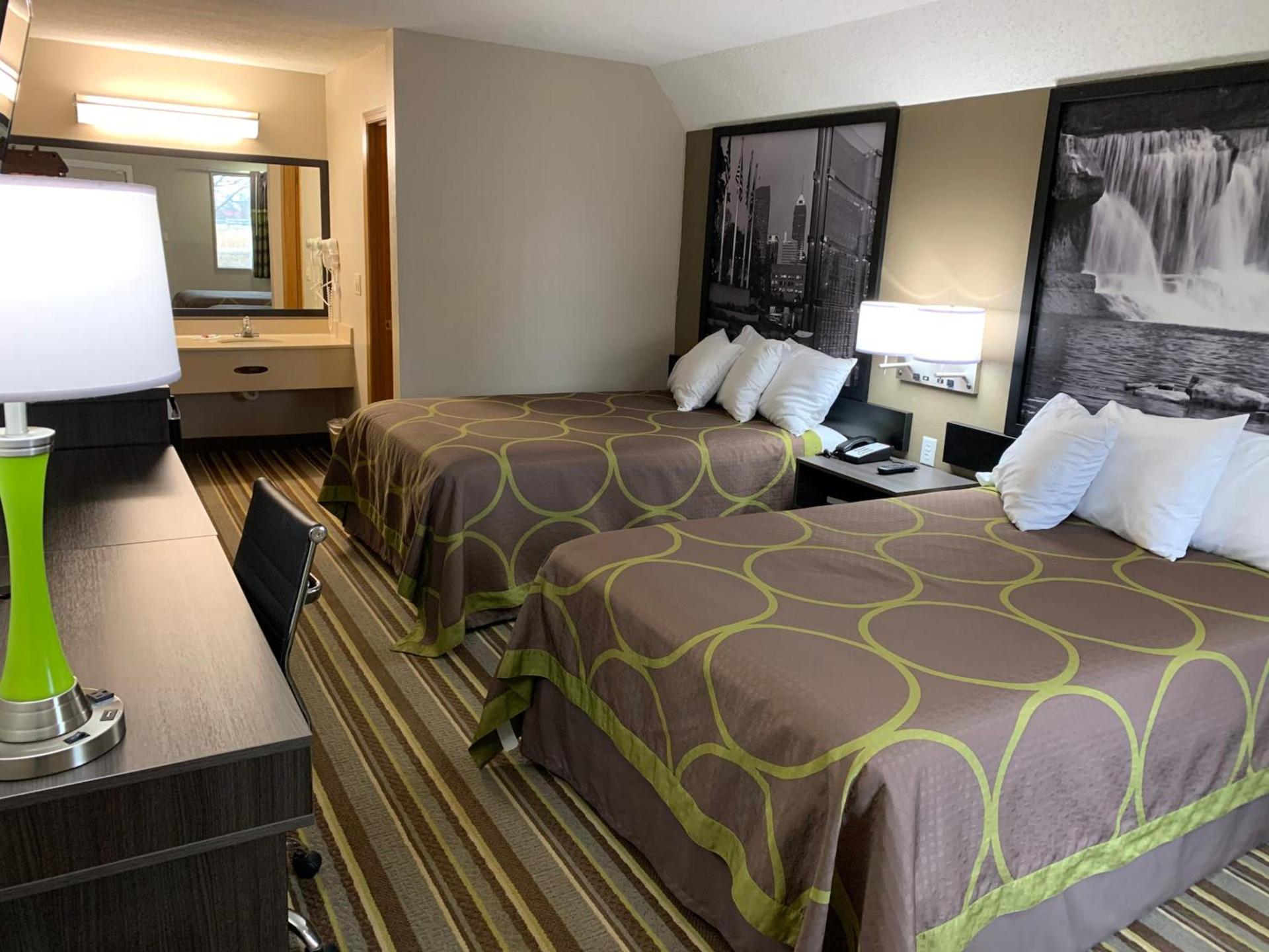 Super 8 by Wyndham Brownsburg photo 11