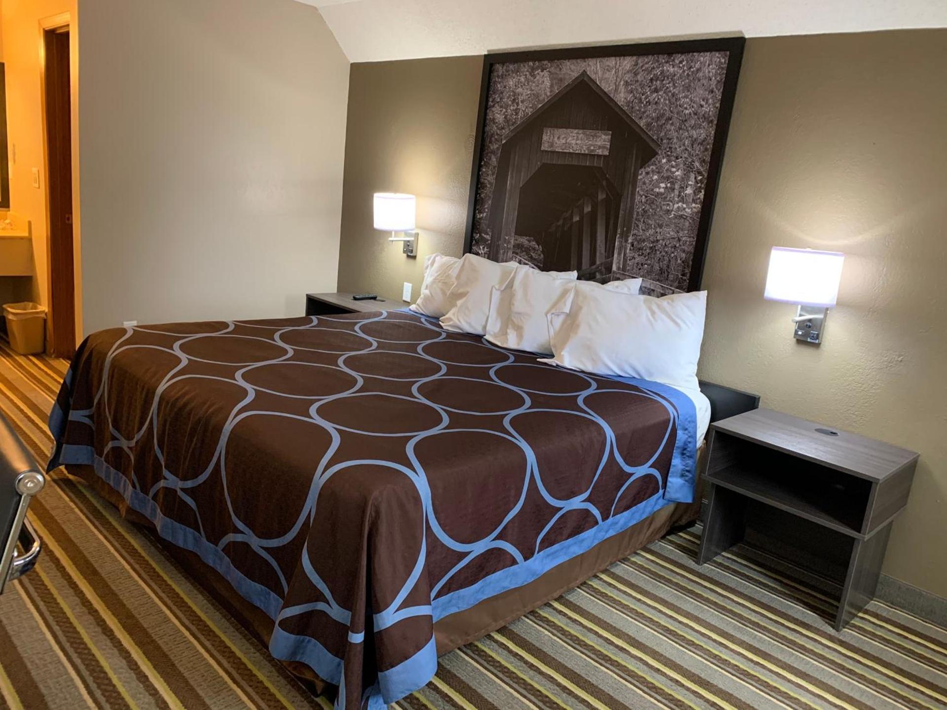 Super 8 by Wyndham Brownsburg photo 5