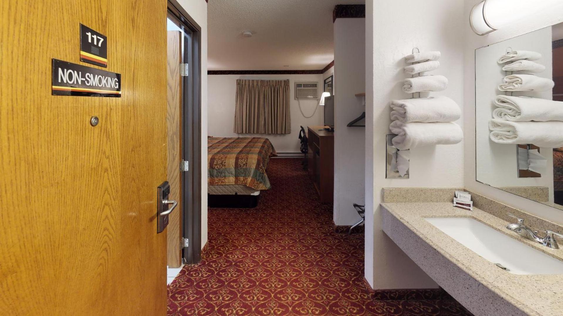 Waconia Inn and Suites photo 12