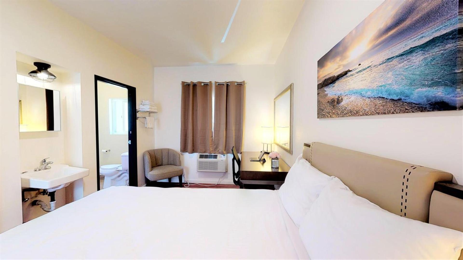 Anchor Pointe Inn photo 48