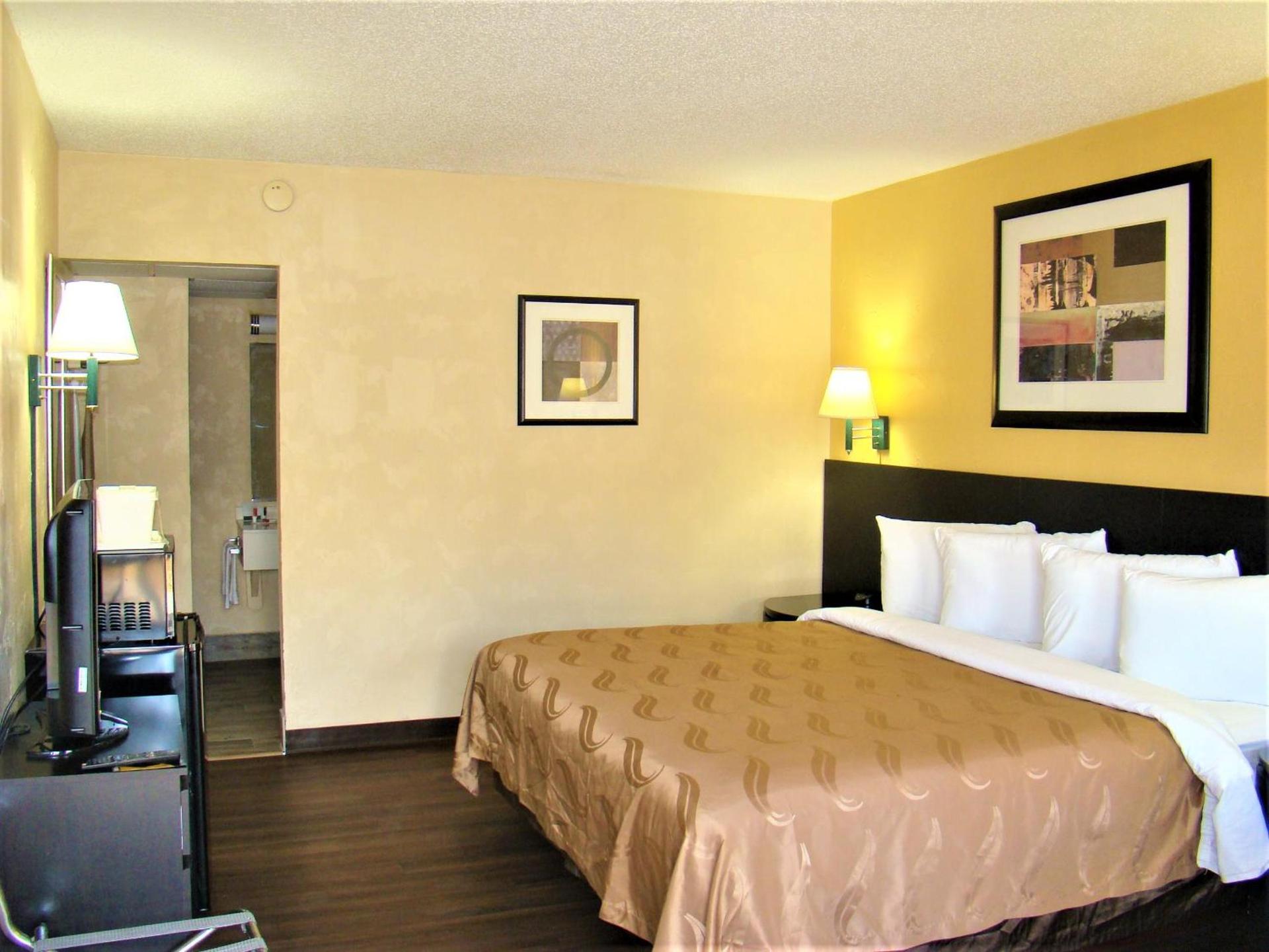 Baymont by Wyndham Front Royal Near Shenandoah National Park photo 68