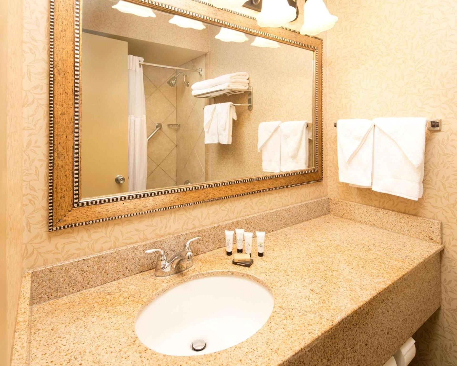 Red Lion Hotel Kennewick Columbia Center photo 13