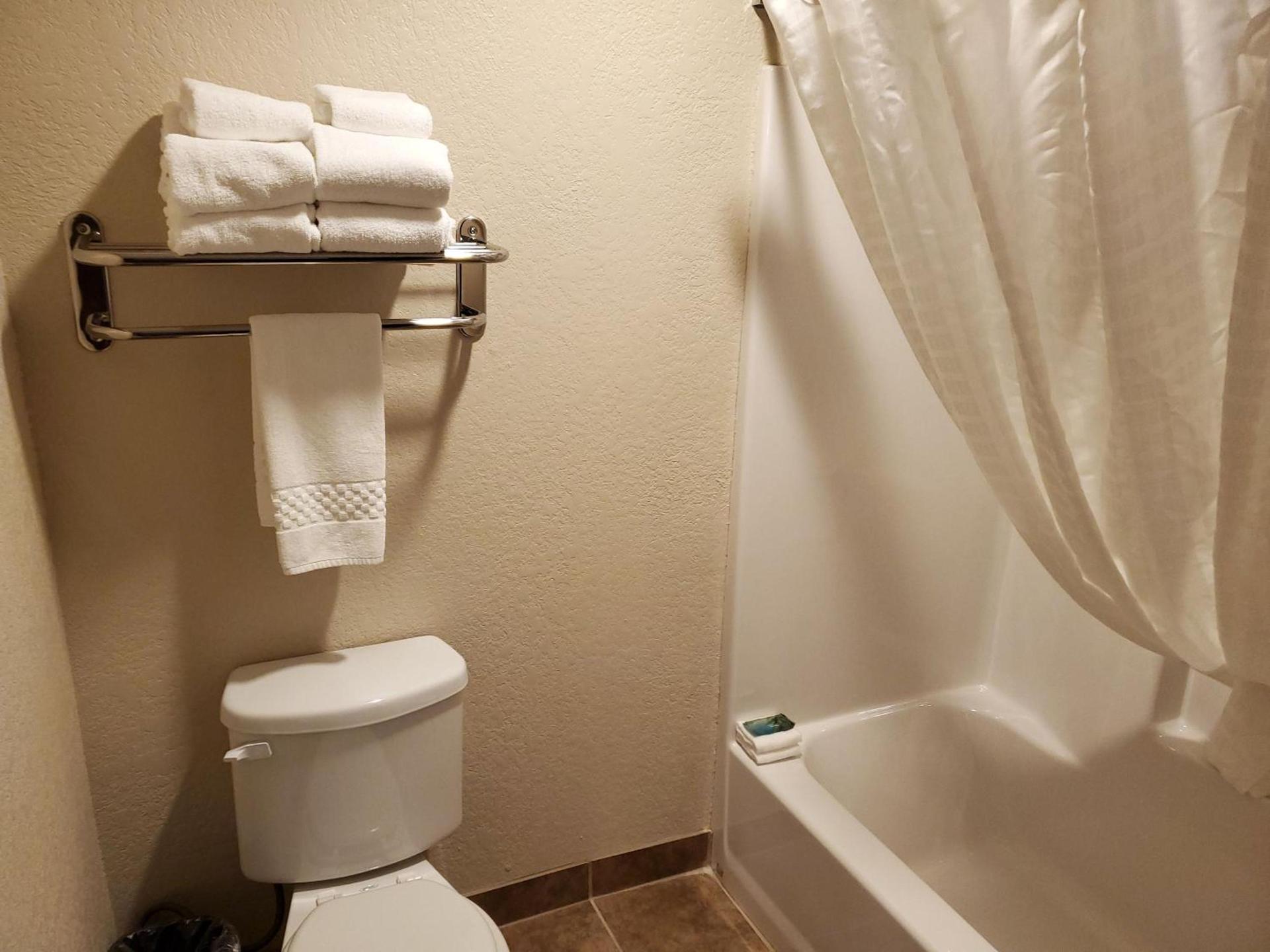 Cobblestone Inn & Suites Maryville photo 3