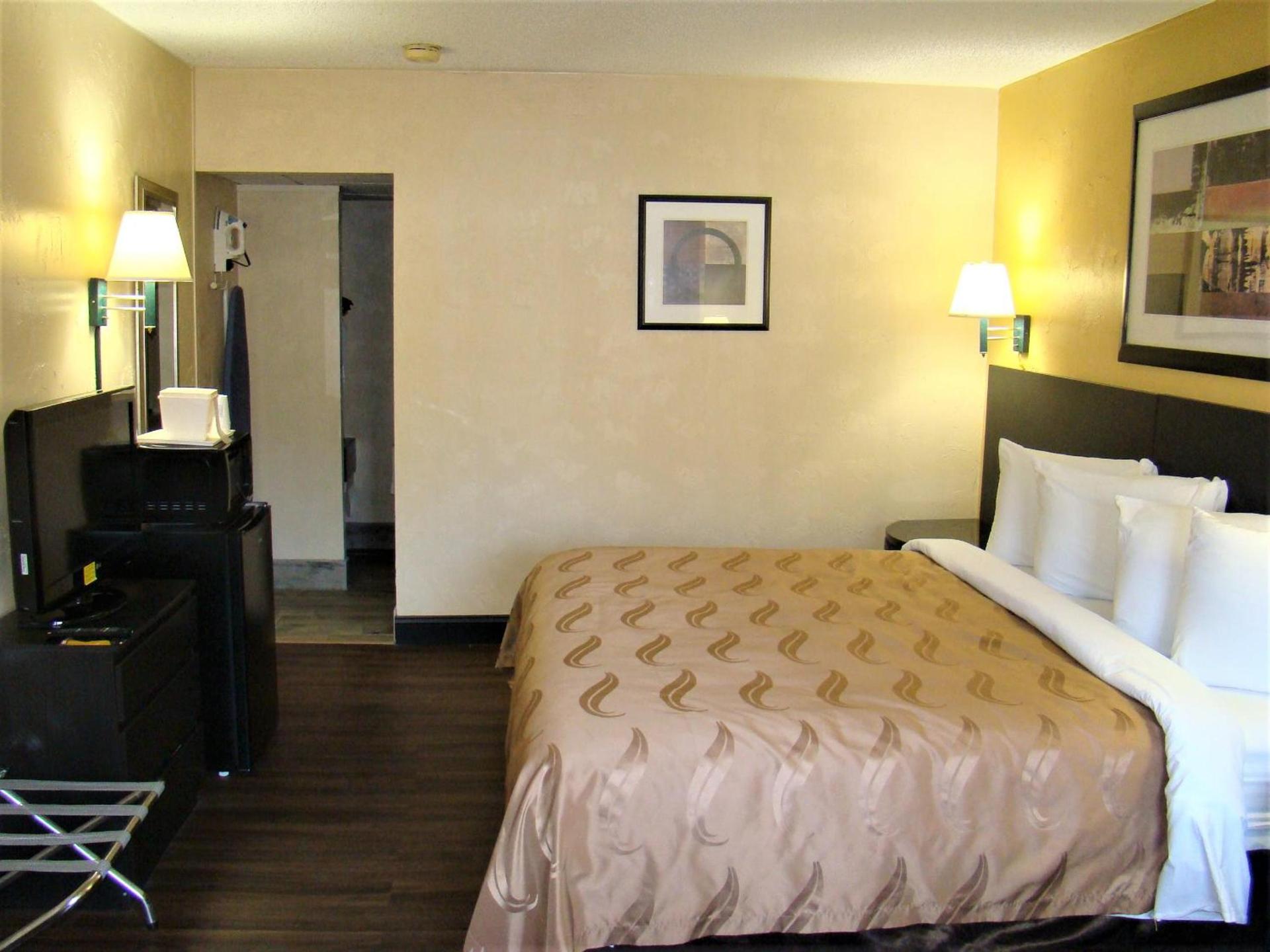 Baymont by Wyndham Front Royal Near Shenandoah National Park photo 53
