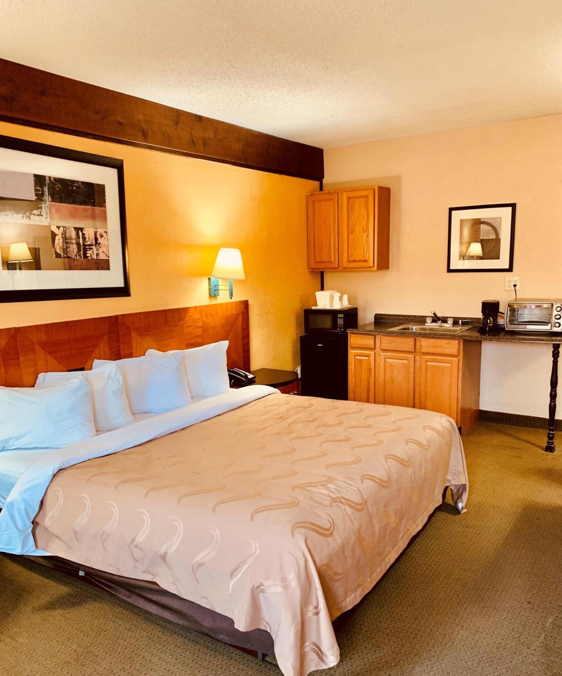 Baymont by Wyndham Front Royal Near Shenandoah National Park photo 49