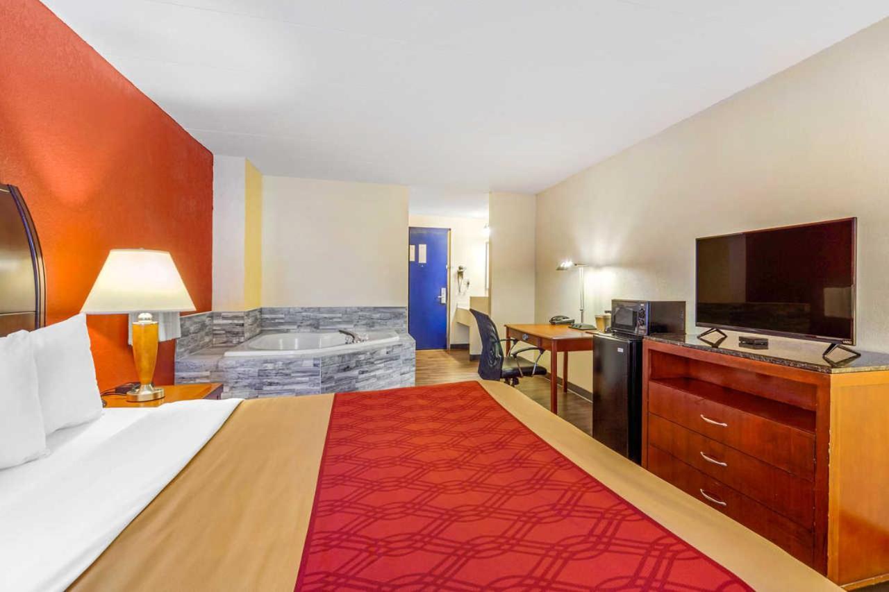 Econo Lodge Inn & Suites Brookings photo 4