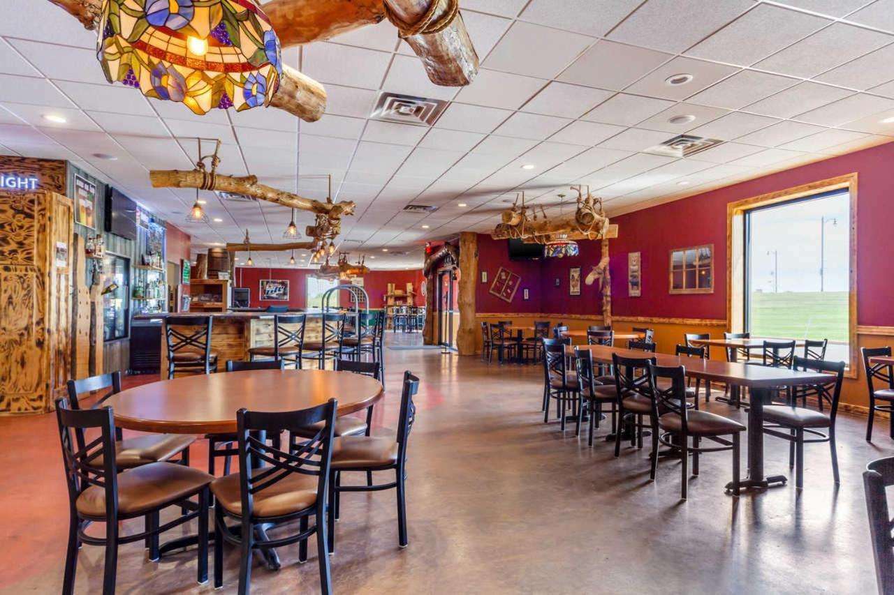 Econo Lodge Inn & Suites Brookings photo 14