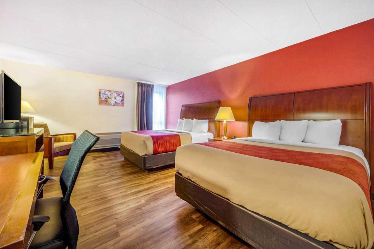 Econo Lodge Inn & Suites Brookings photo 5