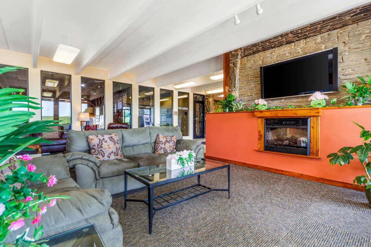 Econo Lodge Inn & Suites Brookings photo 8