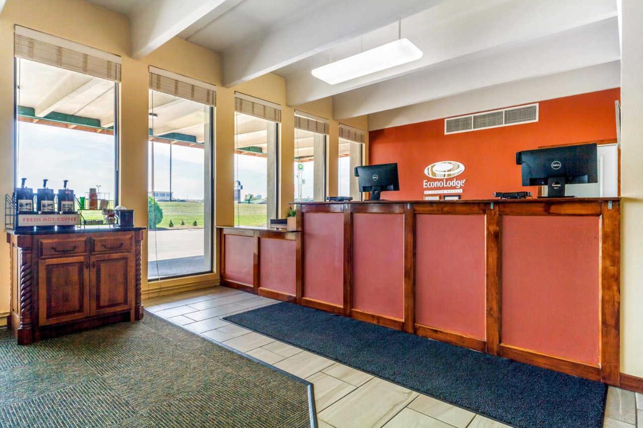 Econo Lodge Inn & Suites Brookings photo 3