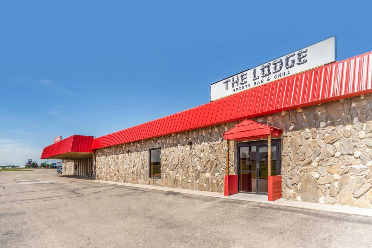 Econo Lodge Inn & Suites Brookings photo 12