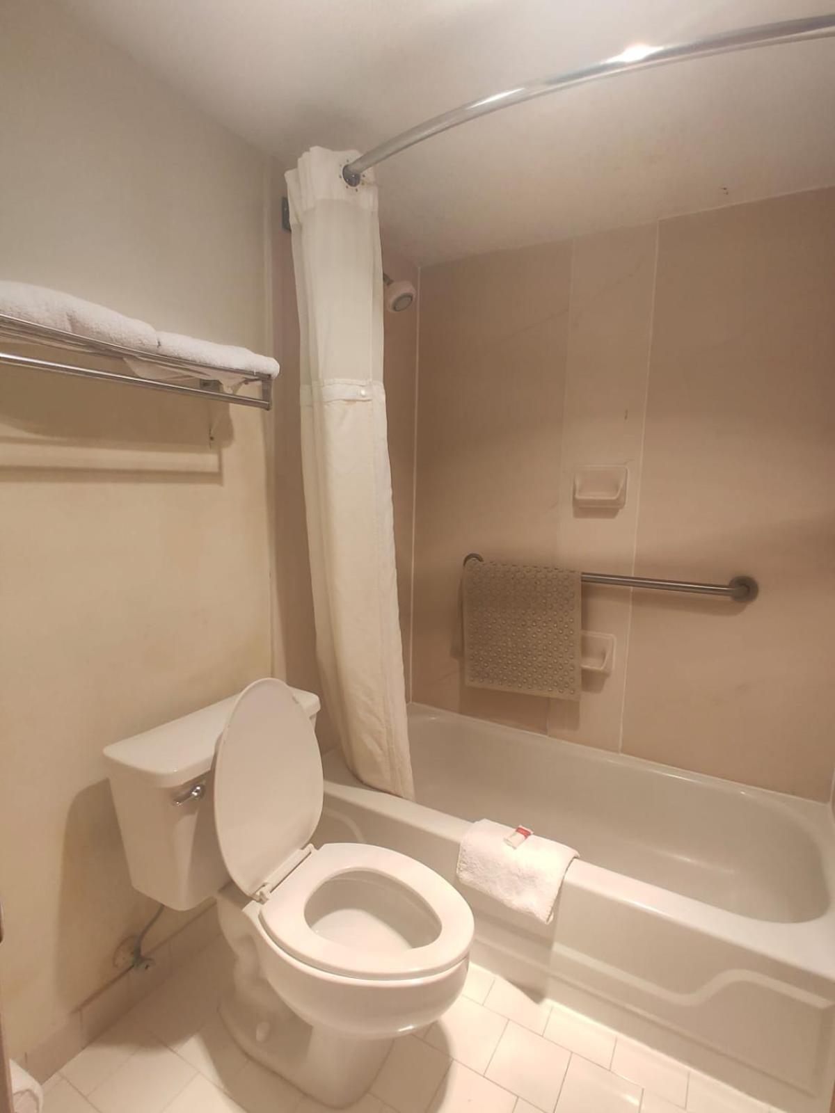 Clarion Pointe Alachua - Gainesville Area photo 11