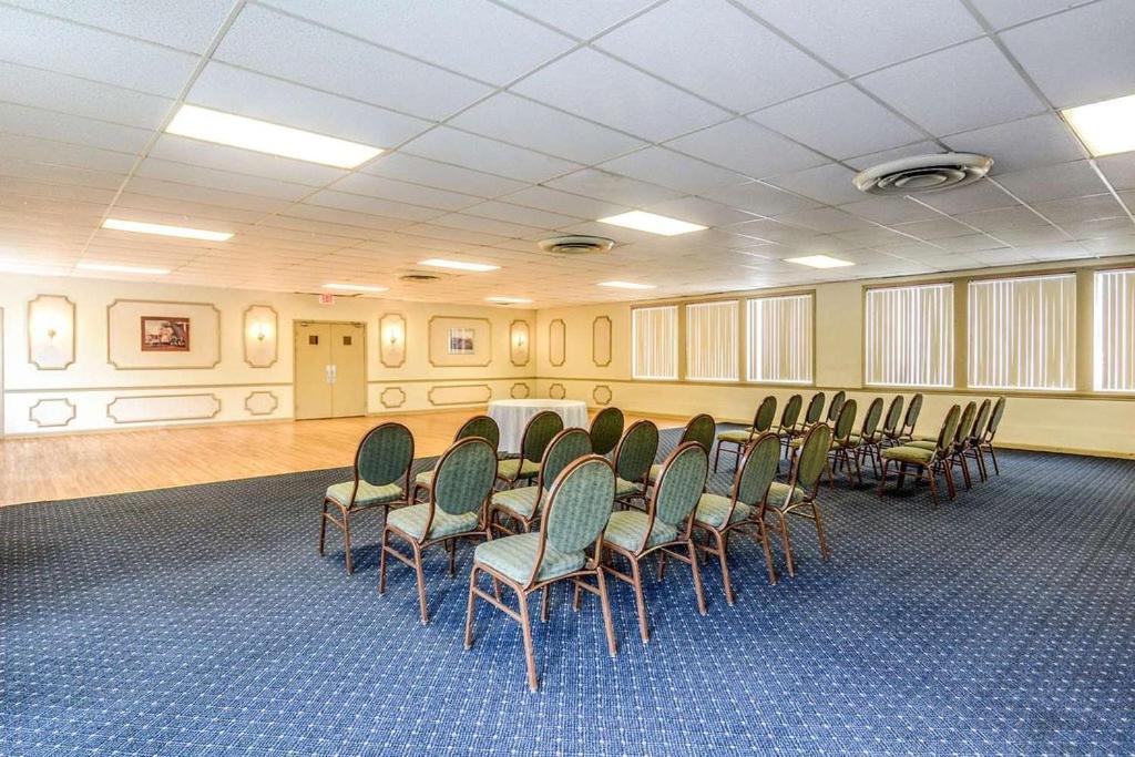 Baymont by Wyndham Front Royal Near Shenandoah National Park photo 36